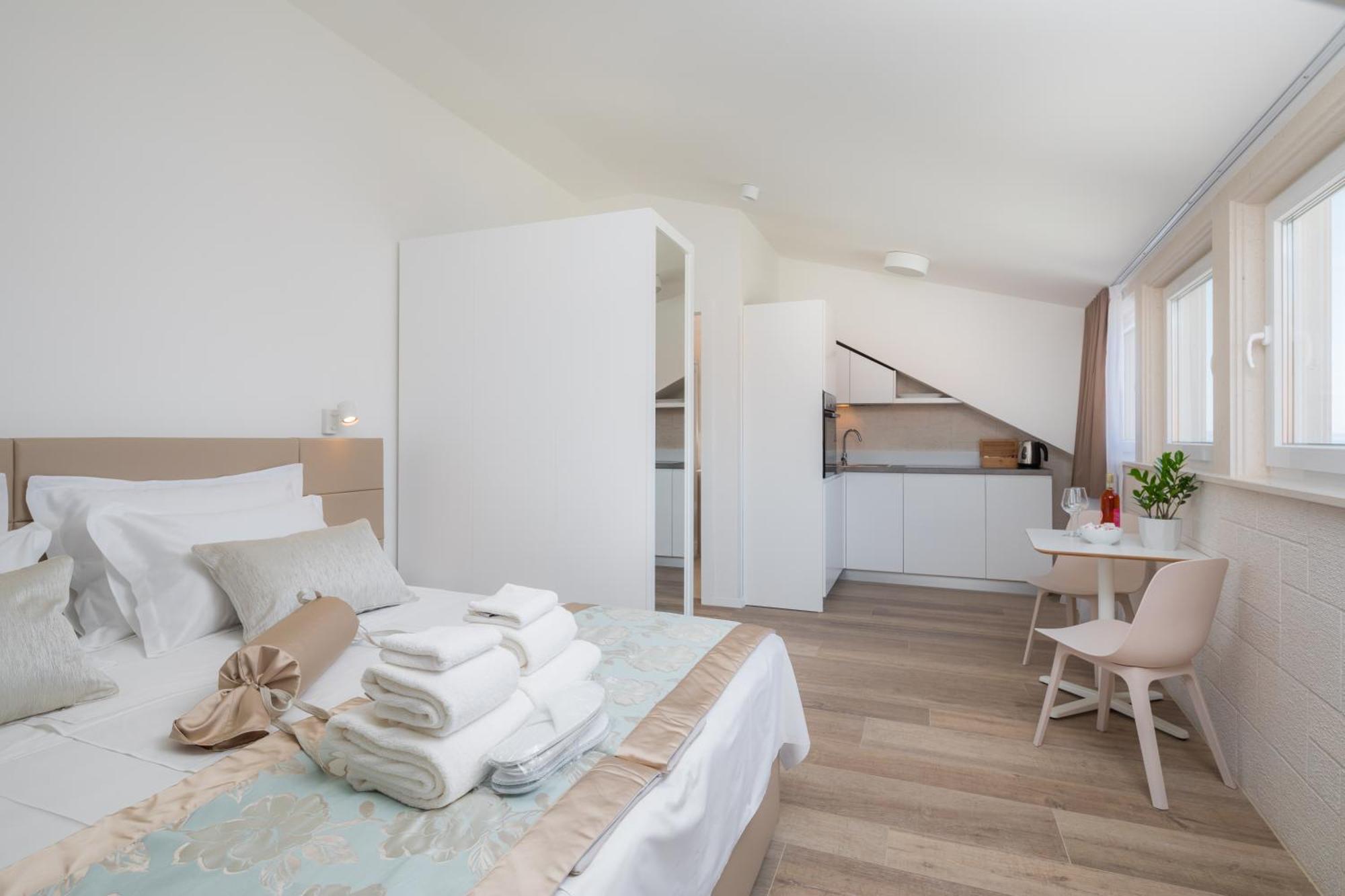 Mediterra 4*