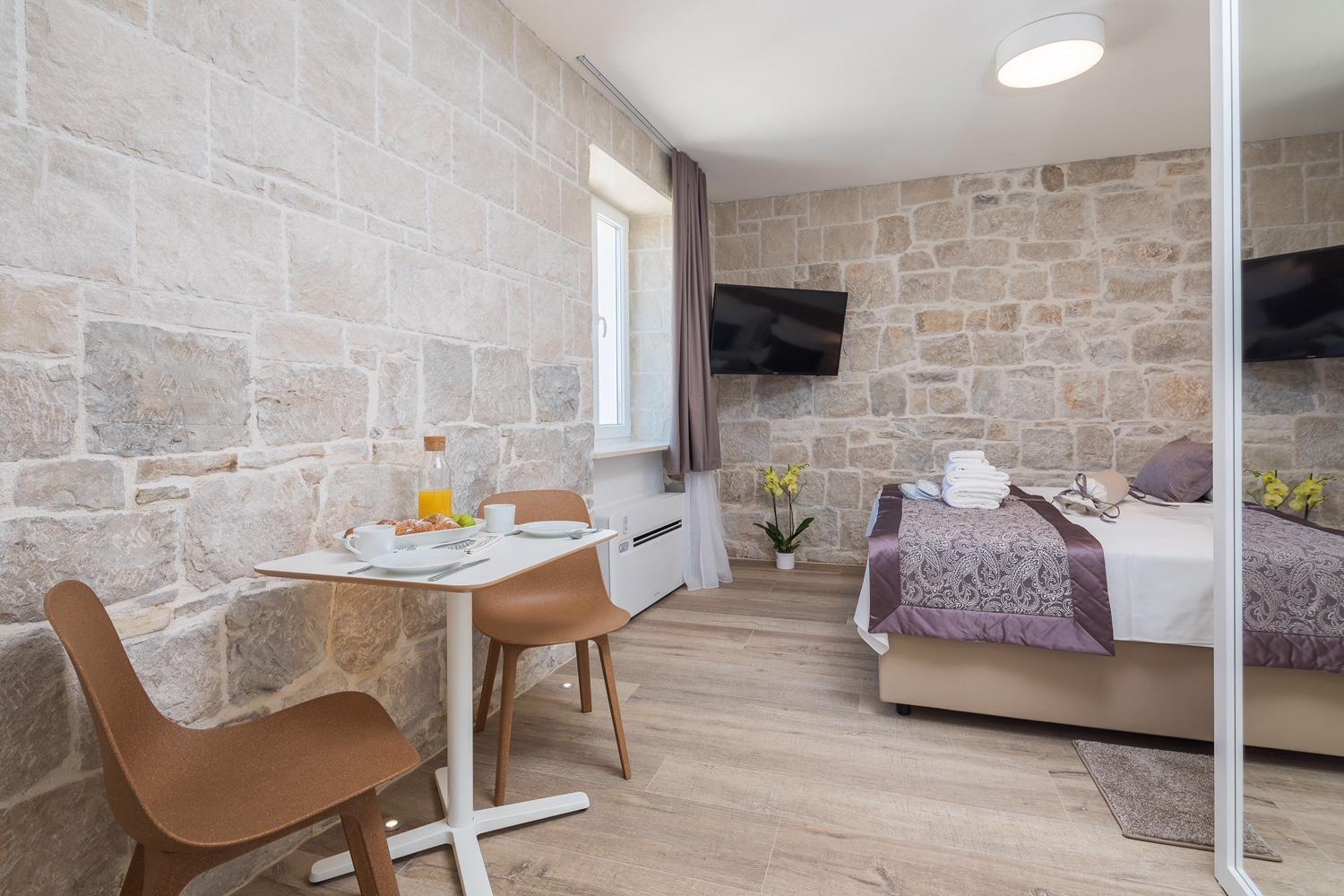 Mediterra Bed & Breakfast 4*
